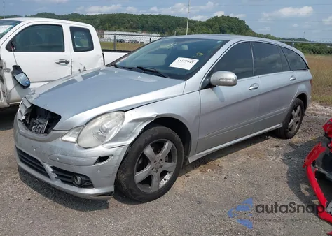 2008 Mercedes-Benz R 350 z USA, uszkodzony, nr VIN 4JGCB56E48A075292